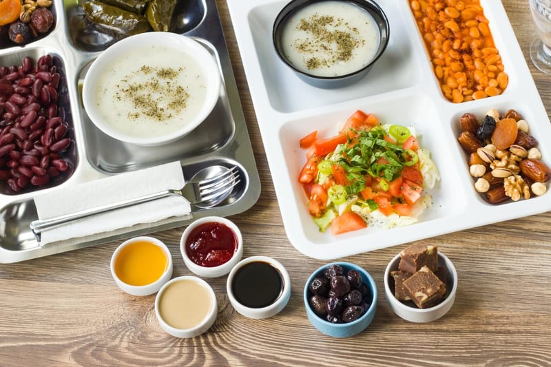 Tabldot yemek servisi tabak sunumu